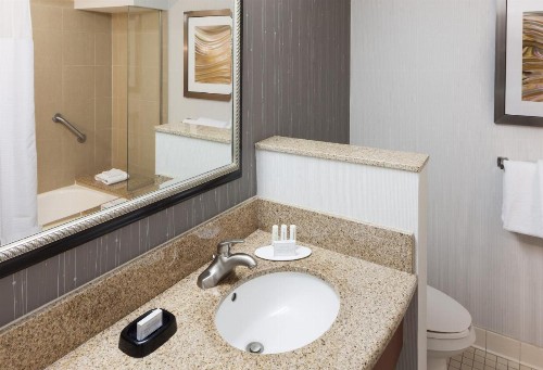 Courtyard by Marriott Miami at Dolphin Mall - image 23