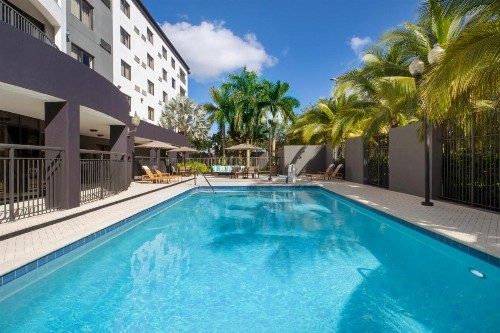 Courtyard by Marriott Miami at Dolphin Mall - image 25