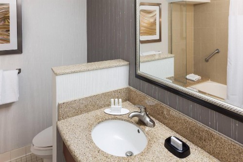 Courtyard by Marriott Miami at Dolphin Mall - image 29