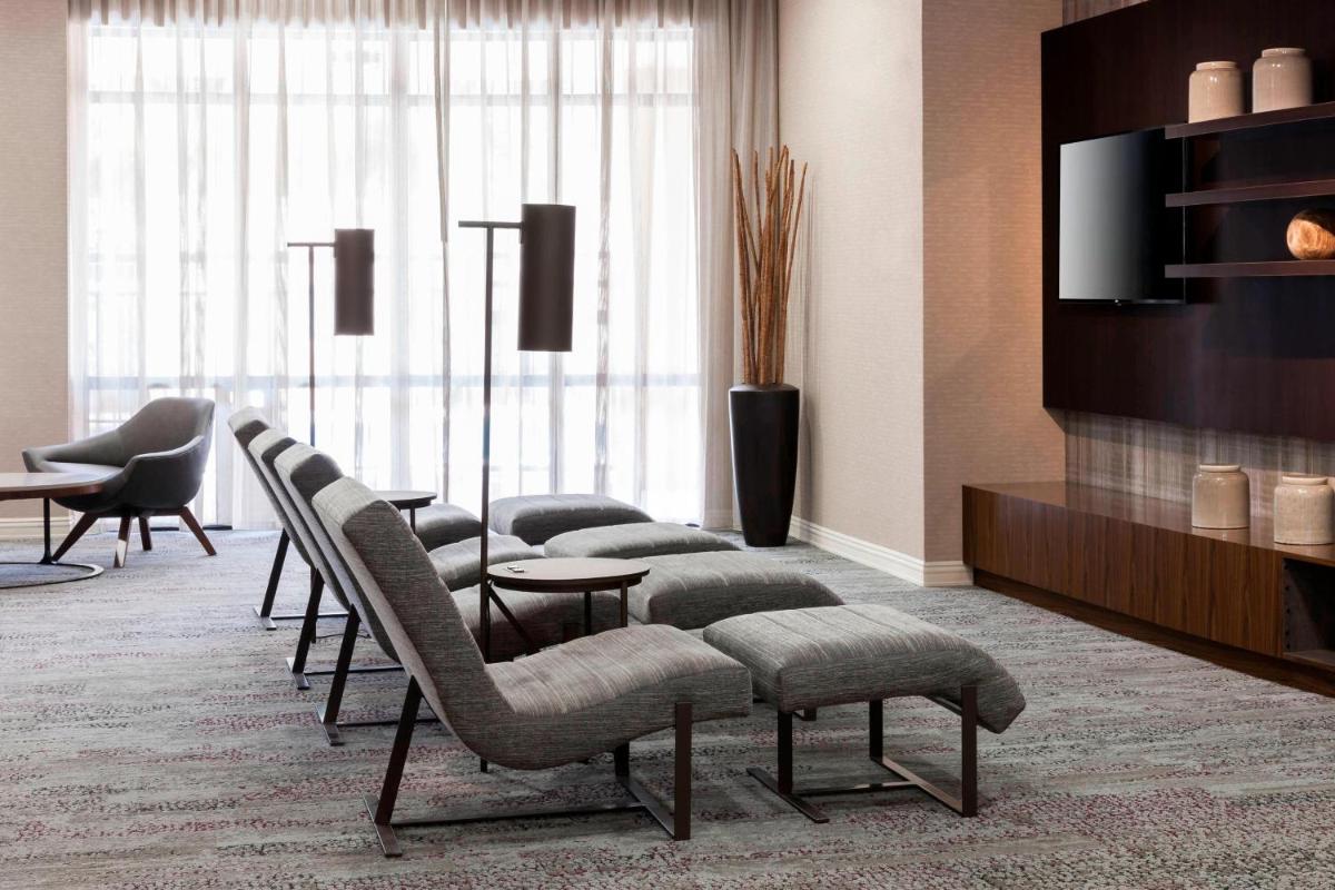 Courtyard by Marriott Miami at Dolphin Mall - image 3