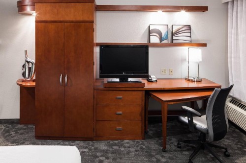 Courtyard by Marriott Miami at Dolphin Mall - image 34