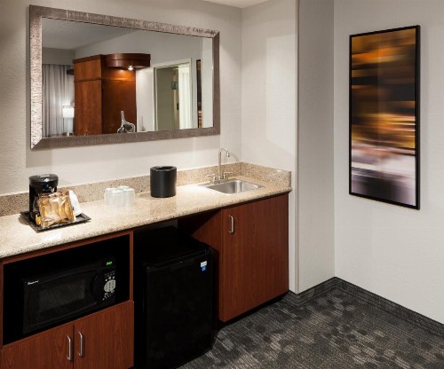 Courtyard by Marriott Miami at Dolphin Mall - image 4