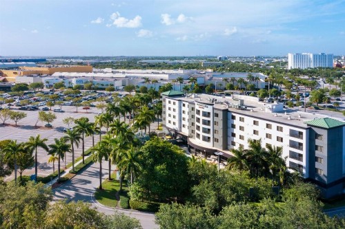 Courtyard by Marriott Miami at Dolphin Mall - image 8