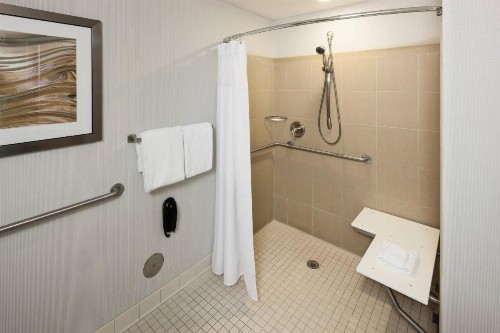 Courtyard by Marriott Miami at Dolphin Mall - image 9