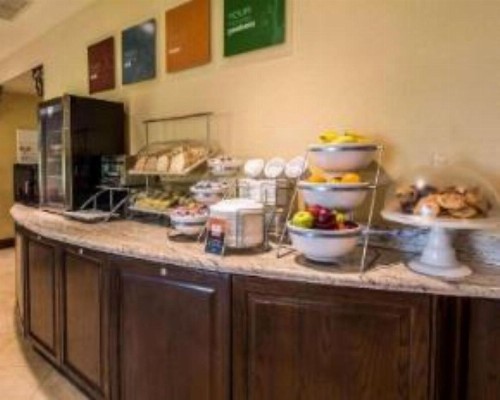 Comfort Suites Miami - image 11