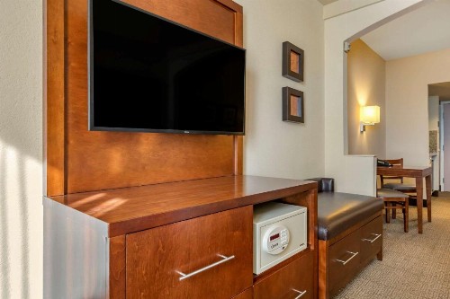 Comfort Suites Miami - image 14