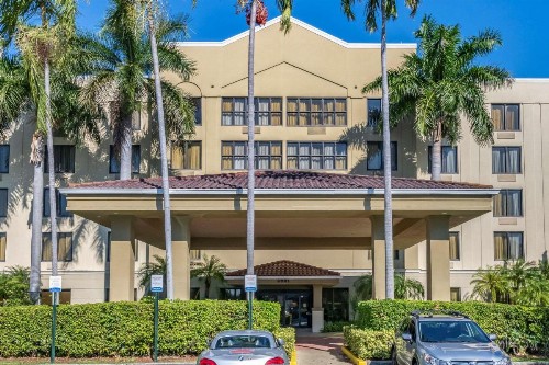 Comfort Suites Miami - image 22