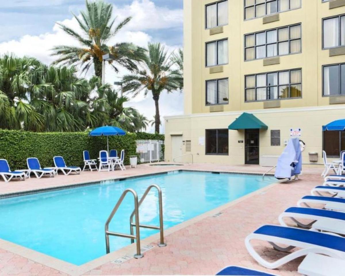 Comfort Suites Miami - image 6