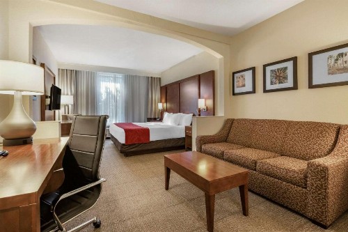 Comfort Suites Miami - image 8