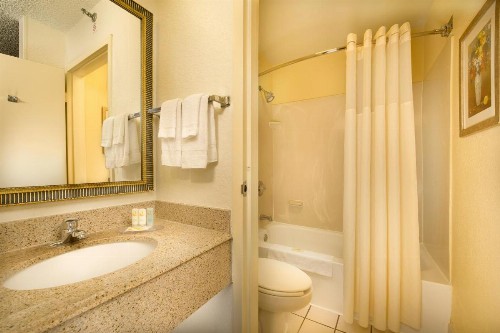 Quality Inn Miami Airport - Doral - image 11