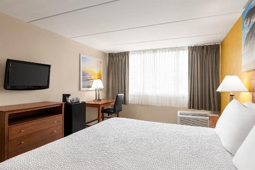 Days Inn by Wyndham Miami International Airport - image 23