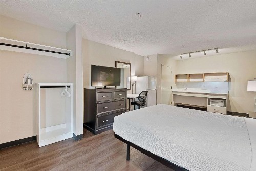 Extended Stay America Suites - Miami - Airport - Blue Lagoon - image 10