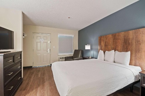 Extended Stay America Suites - Miami - Airport - Blue Lagoon - image 12