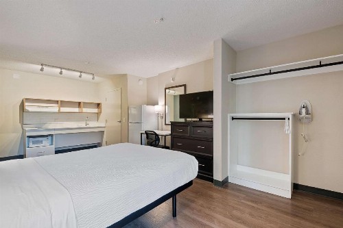 Extended Stay America Suites - Miami - Airport - Blue Lagoon - image 21