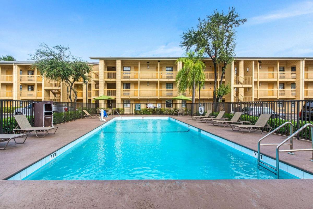 La Quinta Inn by Wyndham Miami Airport North - main image