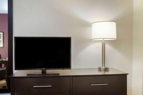 La Quinta Inn by Wyndham Miami Airport North - image 13