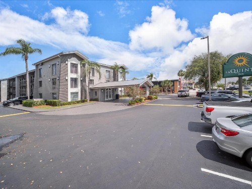 La Quinta Inn by Wyndham Miami Airport North - image 17
