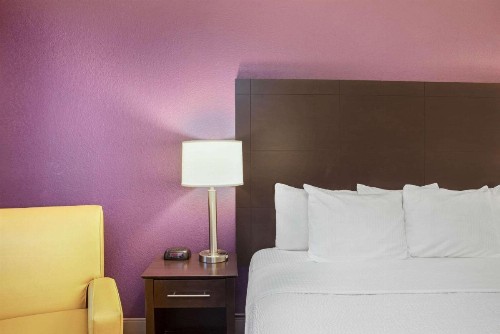 La Quinta Inn by Wyndham Miami Airport North - image 23