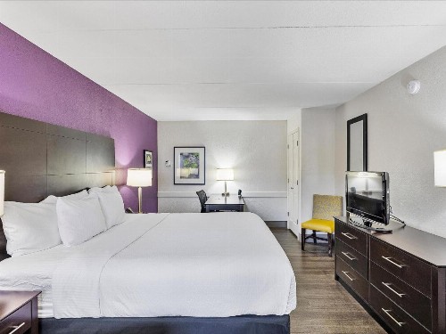 La Quinta Inn by Wyndham Miami Airport North - image 25