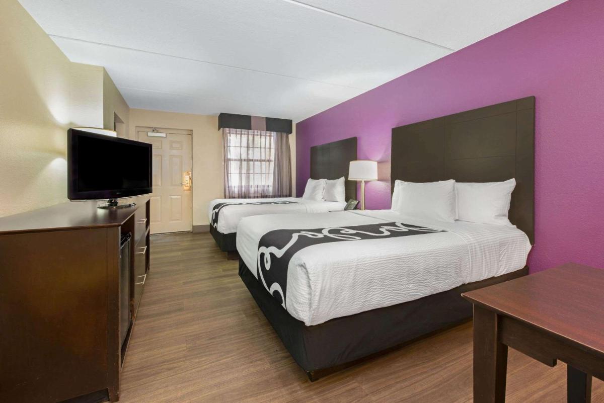 La Quinta Inn by Wyndham Miami Airport North - image 3