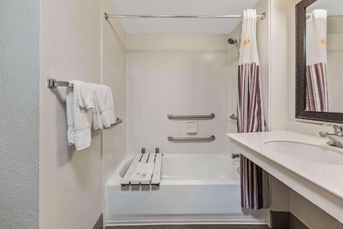 La Quinta Inn by Wyndham Miami Airport North - image 41