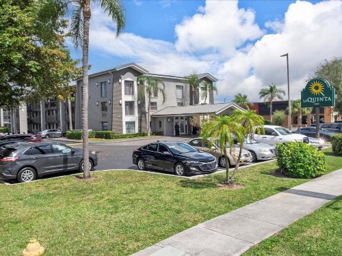 La Quinta Inn by Wyndham Miami Airport North - image 47