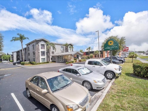 La Quinta Inn by Wyndham Miami Airport North - image 5