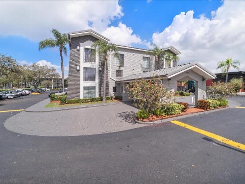 La Quinta Inn by Wyndham Miami Airport North - image 50