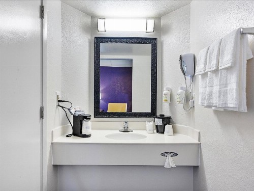 La Quinta Inn by Wyndham Miami Airport North - image 6