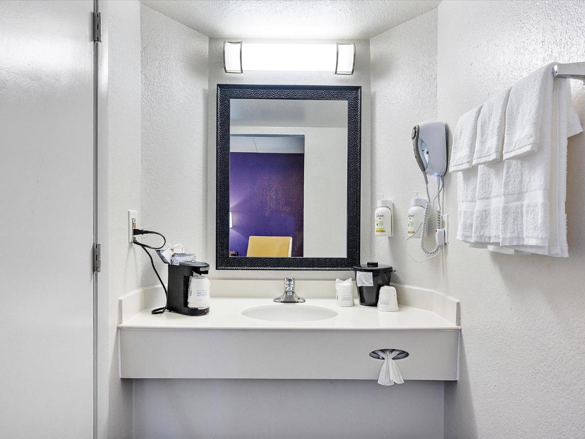 La Quinta Inn by Wyndham Miami Airport North - image 6