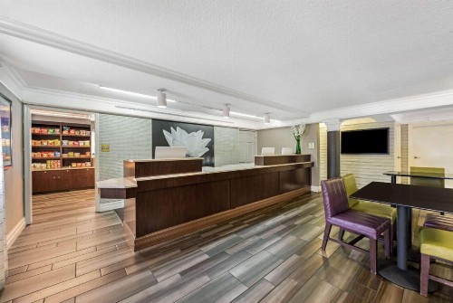 La Quinta Inn by Wyndham Miami Airport North - image 8