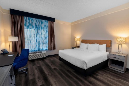 La Quinta by Wyndham Miami Airport West - image 10