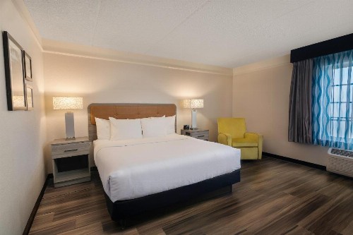 La Quinta by Wyndham Miami Airport West - image 13