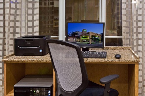 La Quinta by Wyndham Miami Airport West - image 17