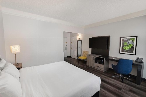 La Quinta by Wyndham Miami Airport West - image 22