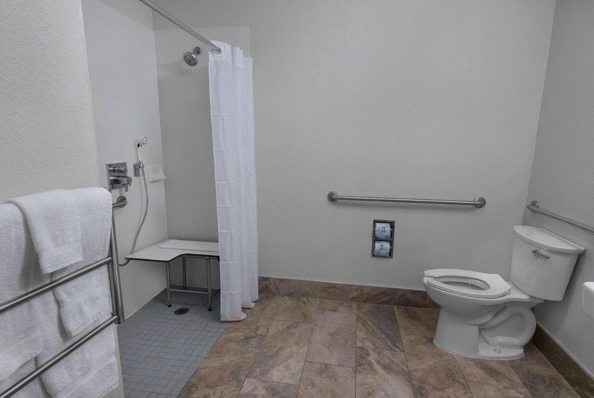 La Quinta by Wyndham Miami Airport West - image 4