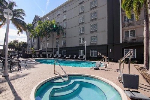 La Quinta by Wyndham Miami Airport West - image 6