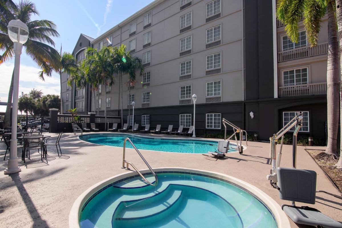 La Quinta by Wyndham Miami Airport West - image 6