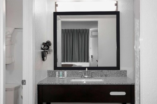 Quality Inn Miami South - image 28