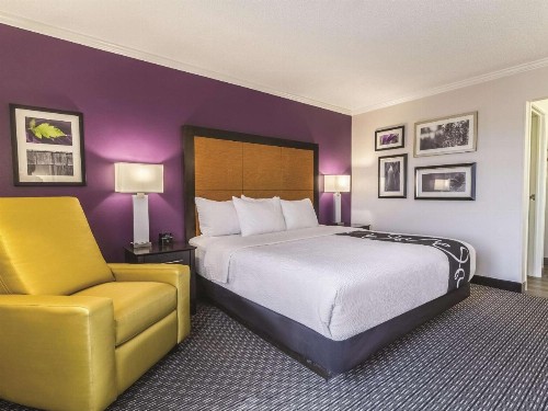 La Quinta by Wyndham Miami Airport East - image 17