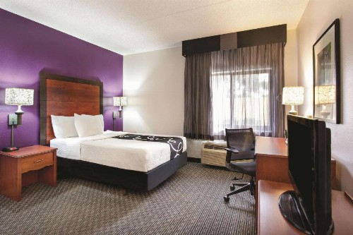 La Quinta by Wyndham Miami Airport East - image 24