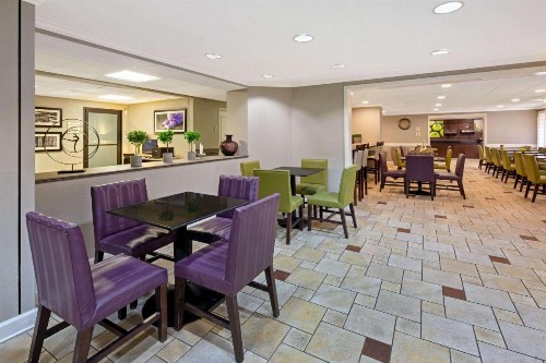 La Quinta by Wyndham Miami Airport East - image 3