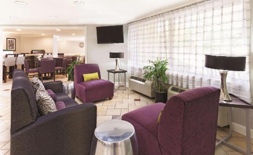 La Quinta by Wyndham Miami Airport East - image 7