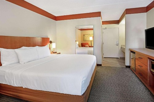 La Quinta by Wyndham Miami Cutler Bay - image 8