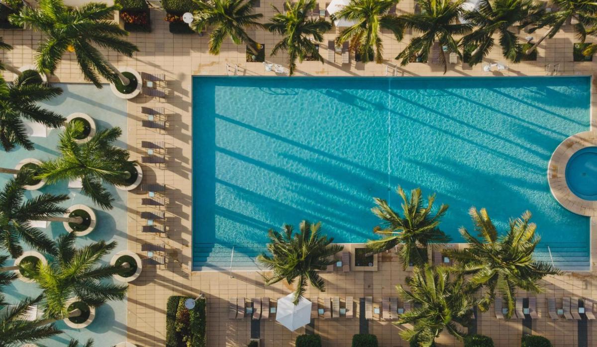 Four Seasons Hotel Miami - main image