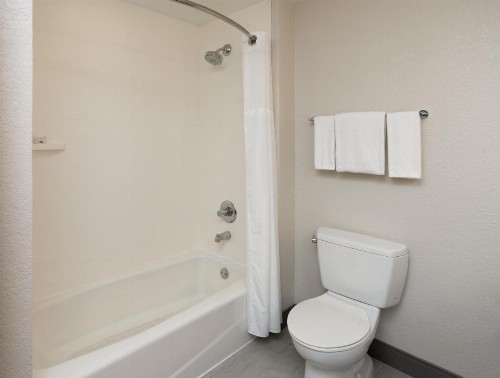 Cambria Hotel Miami Airport - Blue Lagoon - image 11