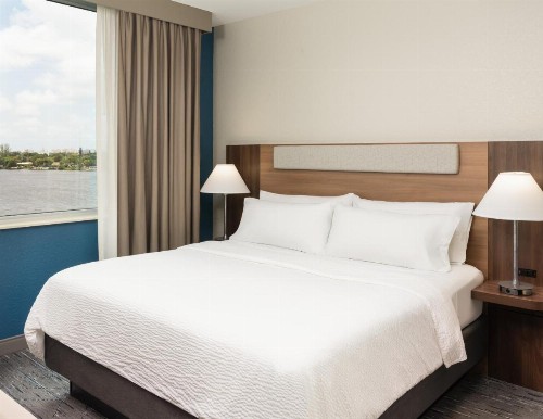 Cambria Hotel Miami Airport - Blue Lagoon - image 12