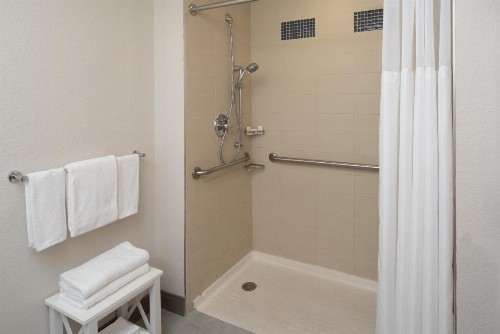 Cambria Hotel Miami Airport - Blue Lagoon - image 15