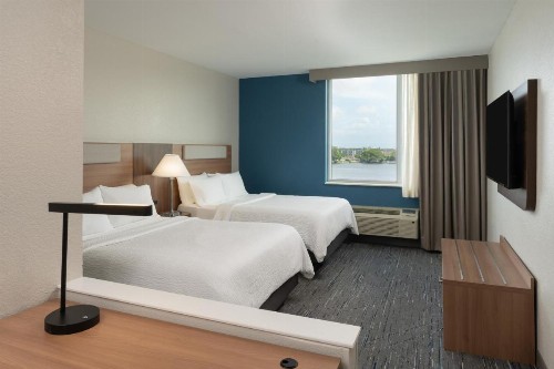 Cambria Hotel Miami Airport - Blue Lagoon - image 17