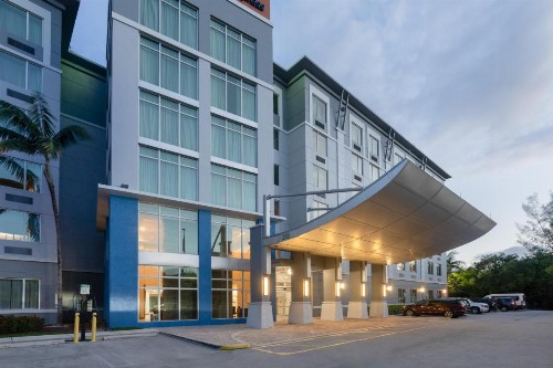 Cambria Hotel Miami Airport - Blue Lagoon - image 19